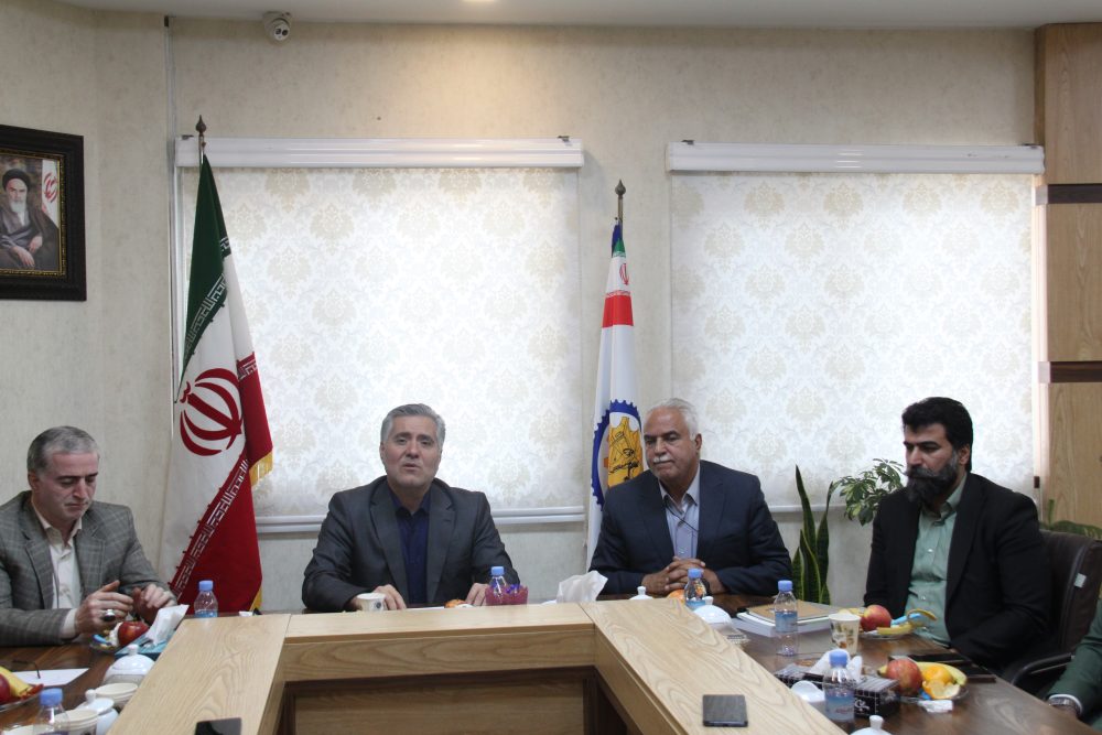 جلسه هیات رئیسه اتاق اصناف تهران با روسای اتحادیه‌های خودرویی در اتحادیه لوازم یدکی